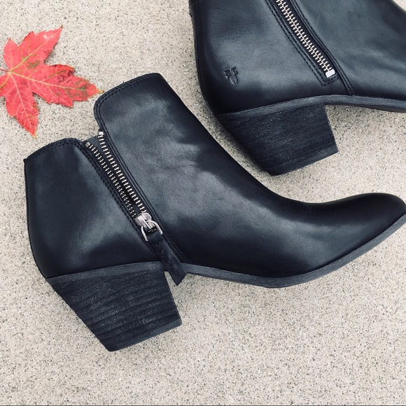 Sz 8 FRYE Judith black leather zip ankle bootie - Picture 3 of 8
